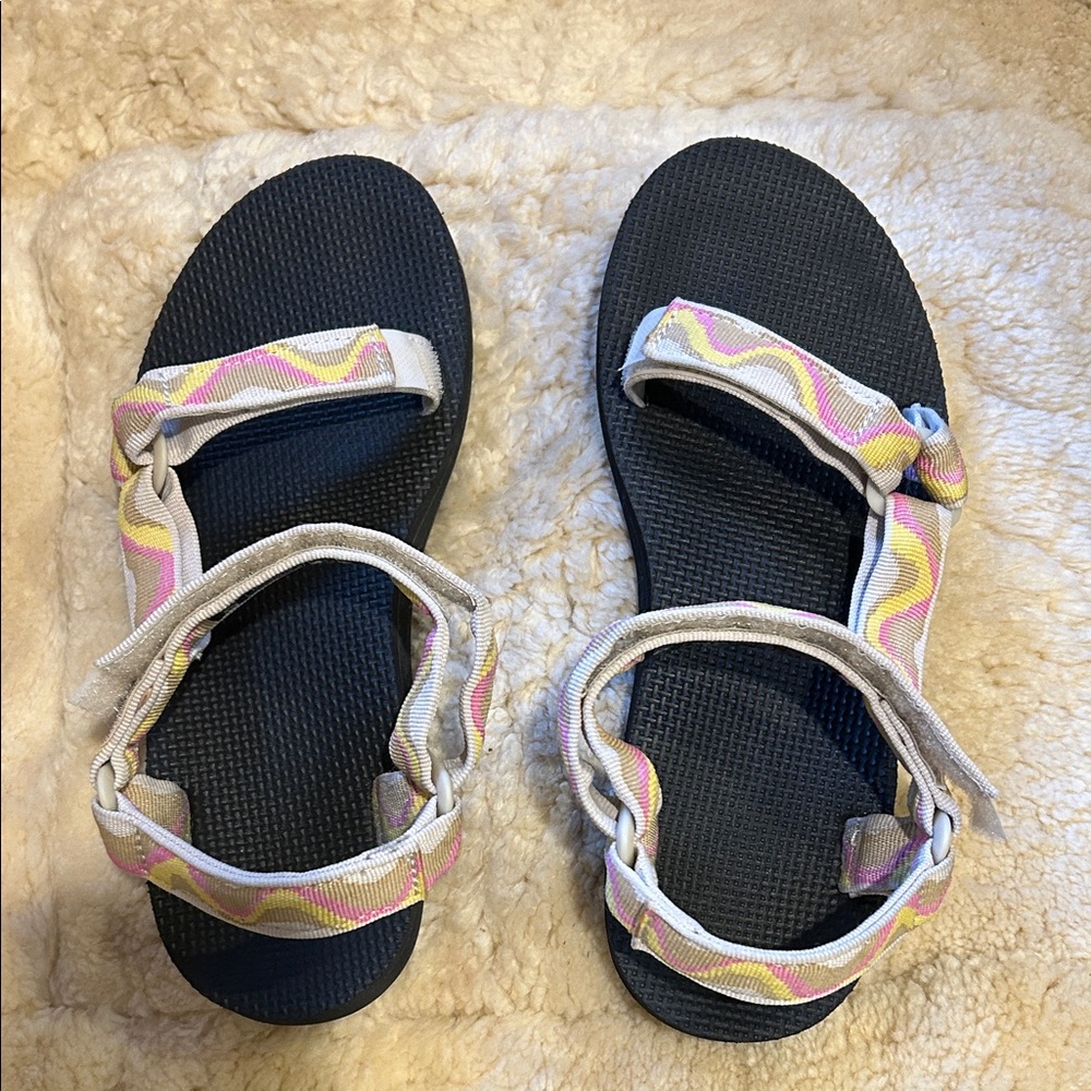 Teva EUC size 9 Sandals